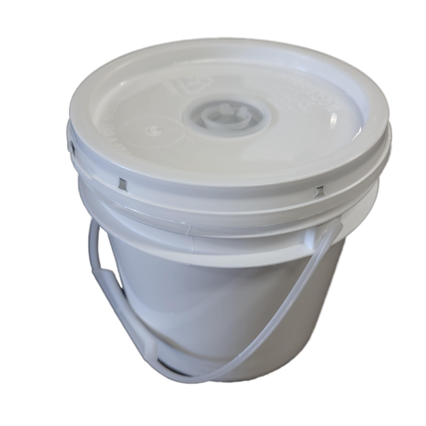 Bucket Feeder With Feeding Plugs